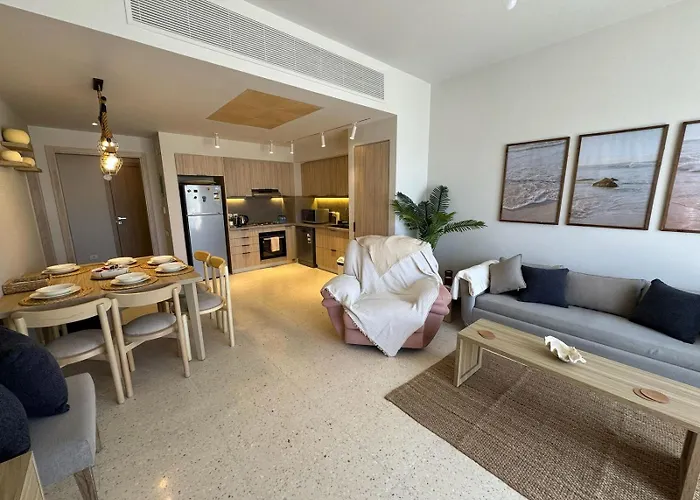 Fanadir Marina 2-bedroom Sleeps 4-6 Persons *