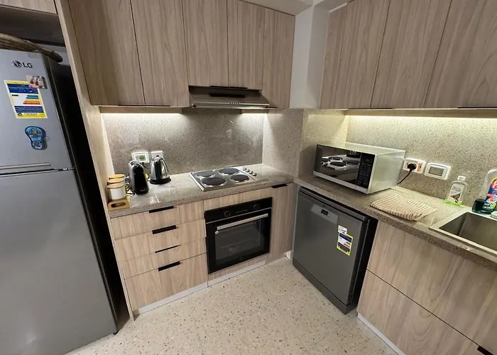 Apartment Fanadir Marina 2-bedroom Sleeps 4-6 Persons *
