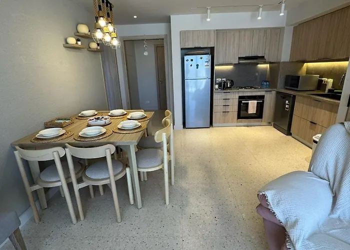 Apartment Fanadir Marina 2-bedroom Sleeps 4-6 Persons