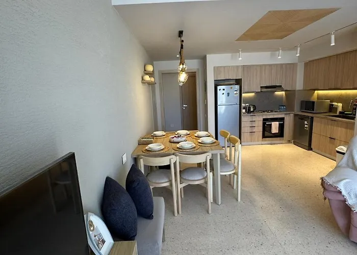 Apartment Fanadir Marina 2-bedroom Sleeps 4-6 Persons