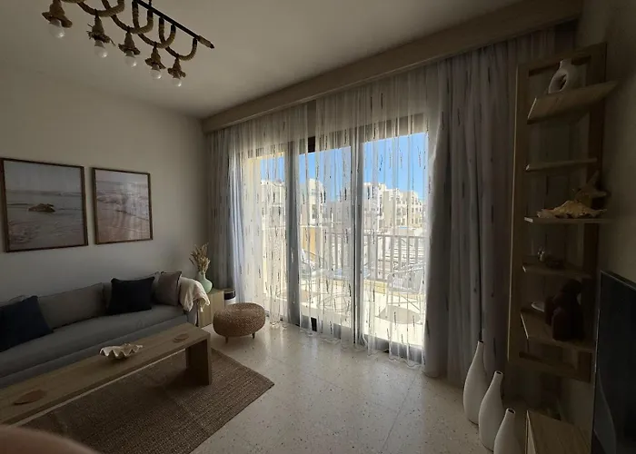 Fanadir Marina 2-bedroom Sleeps 4-6 Persons