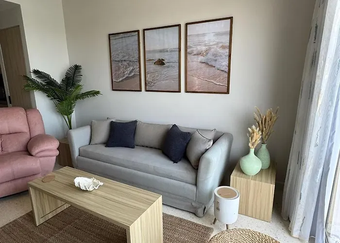 Fanadir Marina 2-bedroom Sleeps 4-6 Persons
