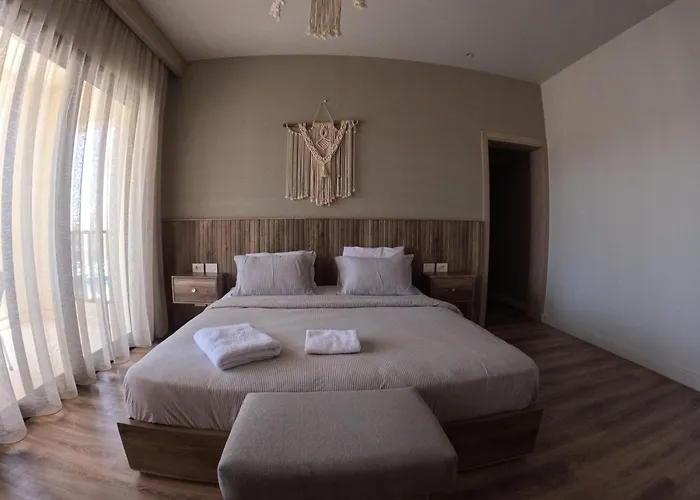 Fanadir Marina 2-bedroom Sleeps 4-6 Persons Apartment