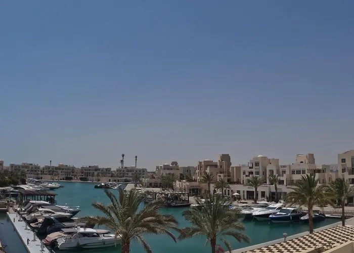 Fanadir Marina 2-bedroom Sleeps 4-6 Persons